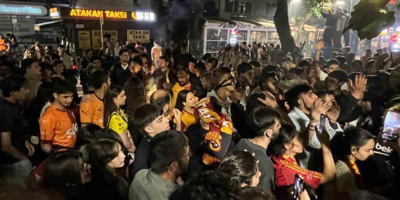 Fenerbahçe forması ile Galatasaray’ın şampiyonluğunu kutladı