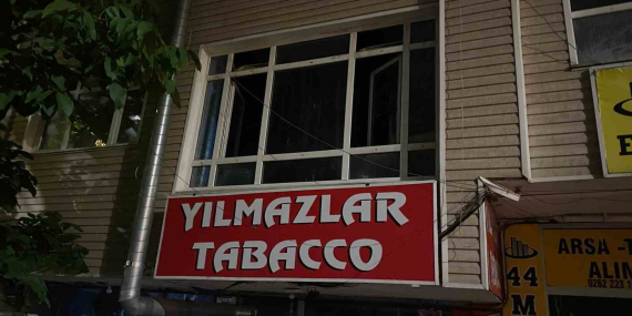 İş yerinde unutulup kapı üstüne kilitlenince çareyi camda aradı, düşerek ağır yaralandı