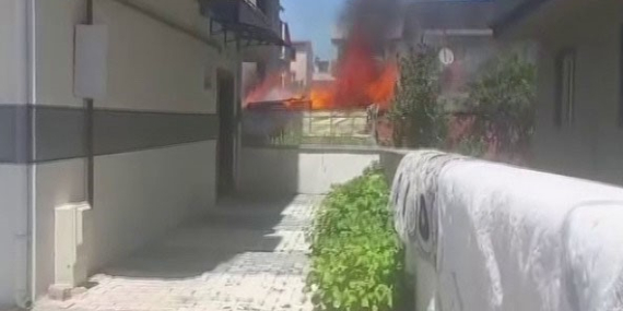 Binanın kömürlüğü alev alev yandı