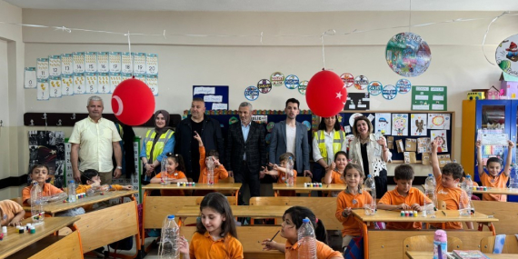Kartepeli minikler ambalaj atıklarını biriktirdi