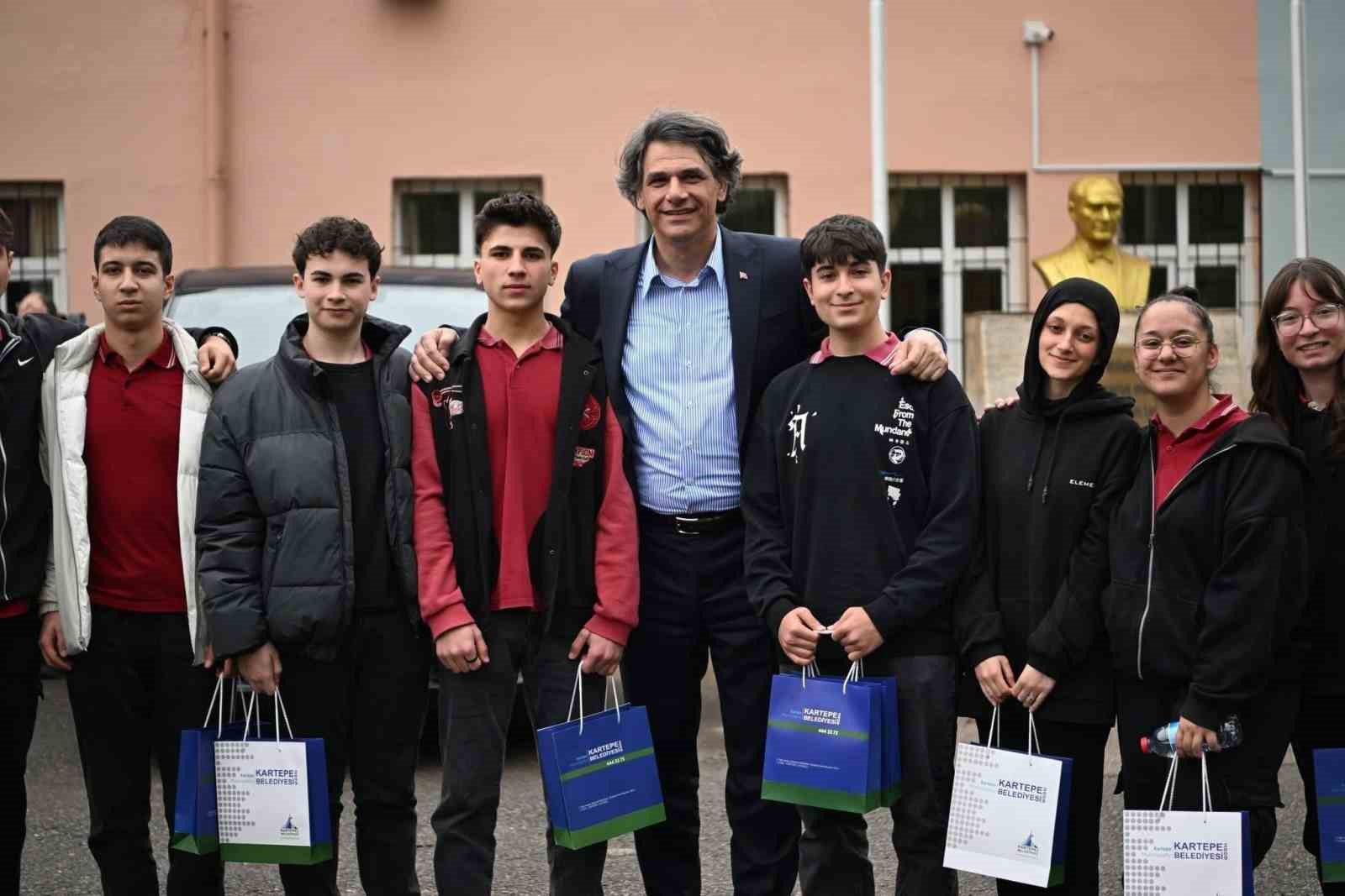 Başkan Kocaman liselilerin taleplerini dinledi
