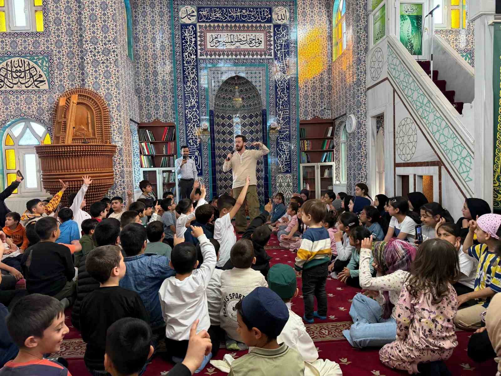 Çocuklara önemli uyarı: "Sosyal medyada görülen her bilgiye inanmayın"
