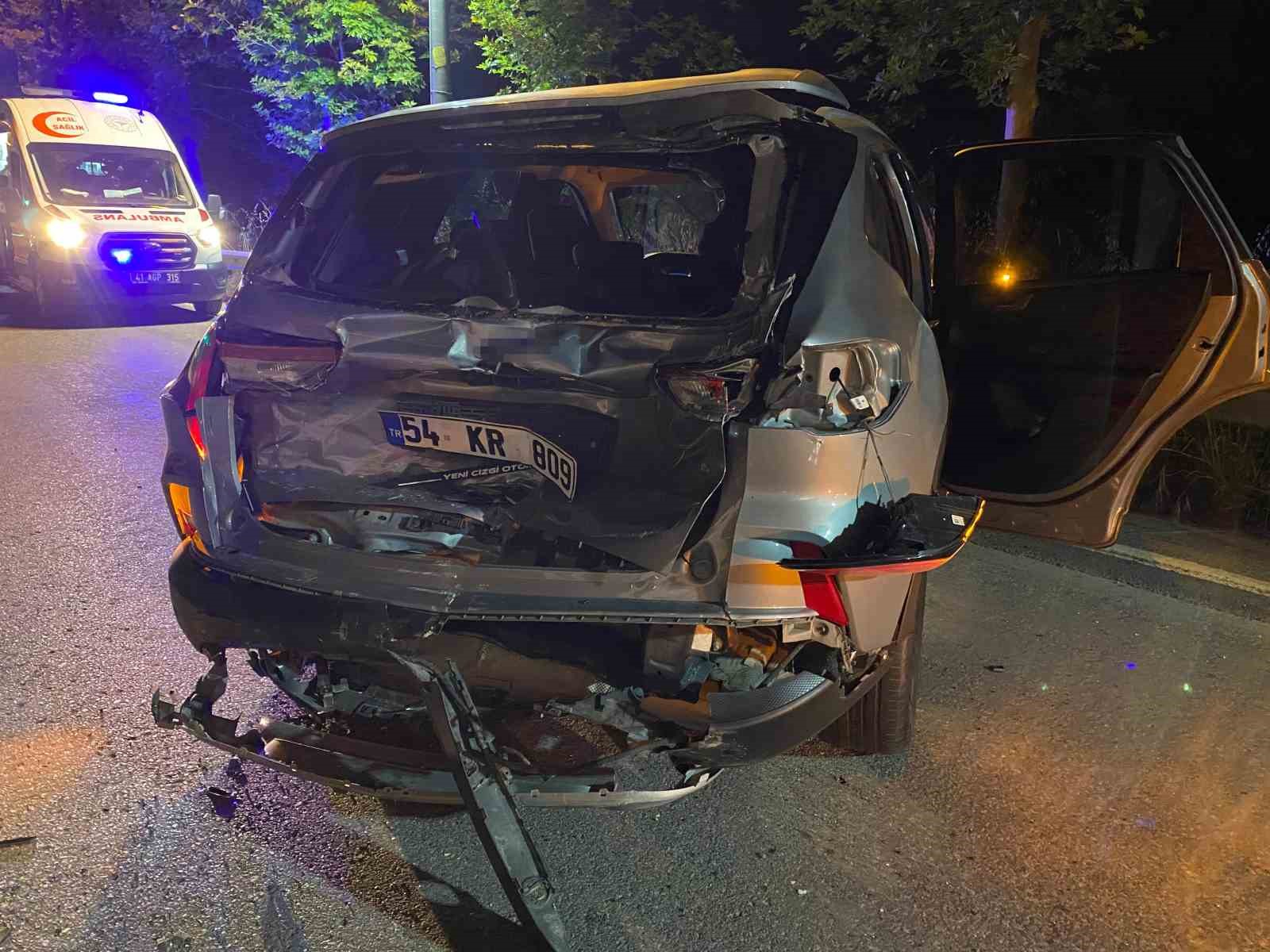 D-100’de gece yarısı zincirleme kaza: 4 yaralı