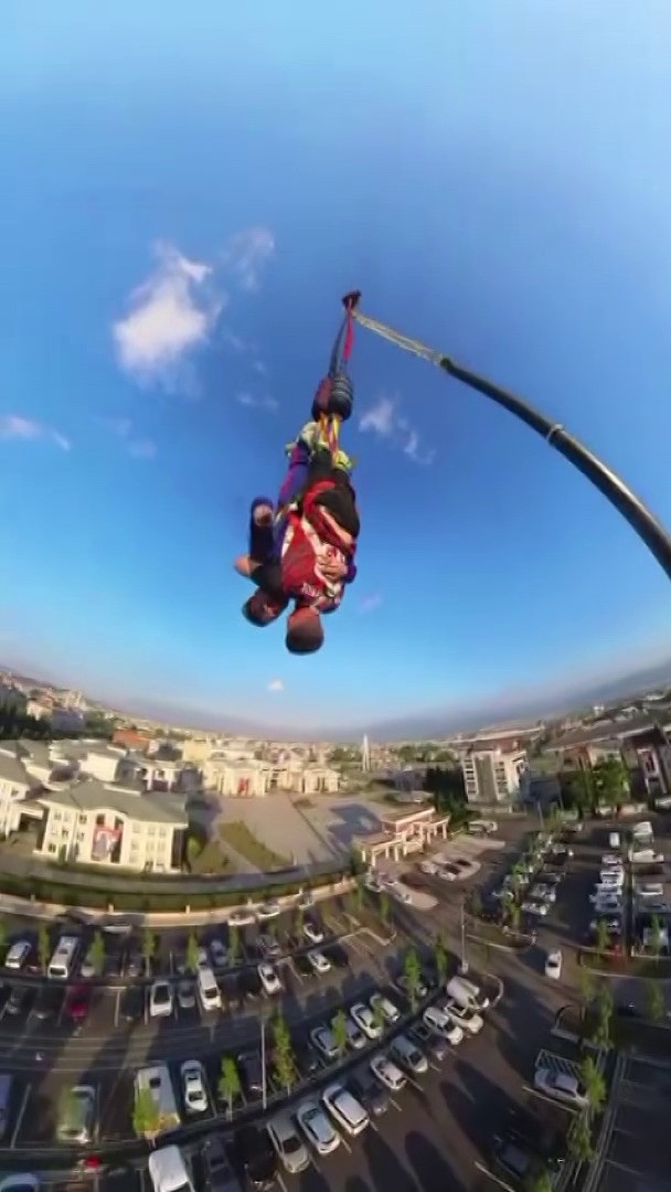 Gökyüzünde adrenalin dolu anlar: Çanakkale türküsünü söyledi
