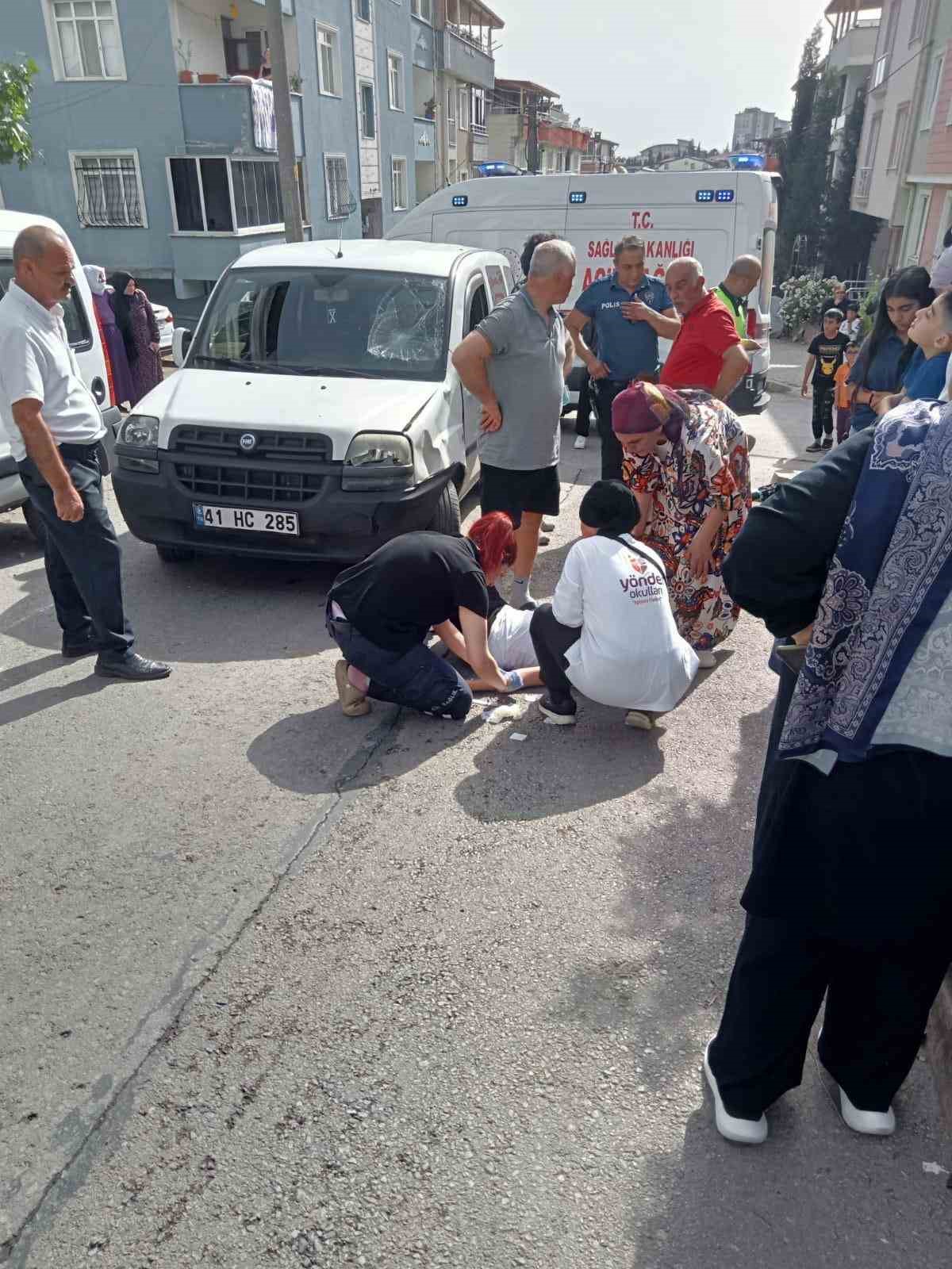 Hafif ticari araç ile scooterlar çarpıştı: 2 çocuk yaralandı
