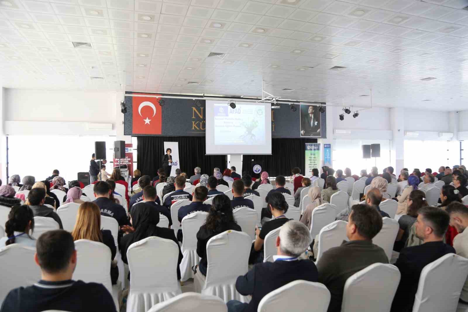 Kandıra’da depreme hazırlanan gönüllüler, sahada tehlikeleri analiz etti
