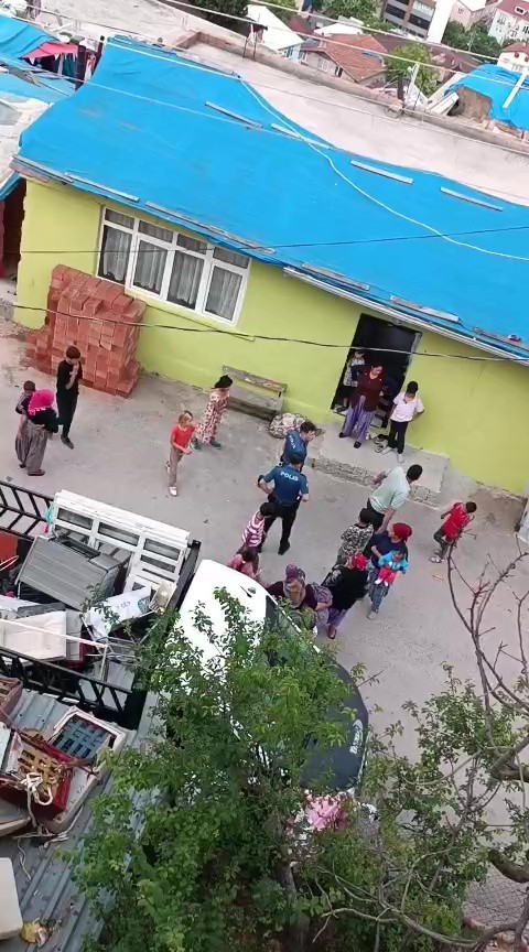 Kocaeli’deki iki grubun kavgasında tuğlalar havada uçuştu
