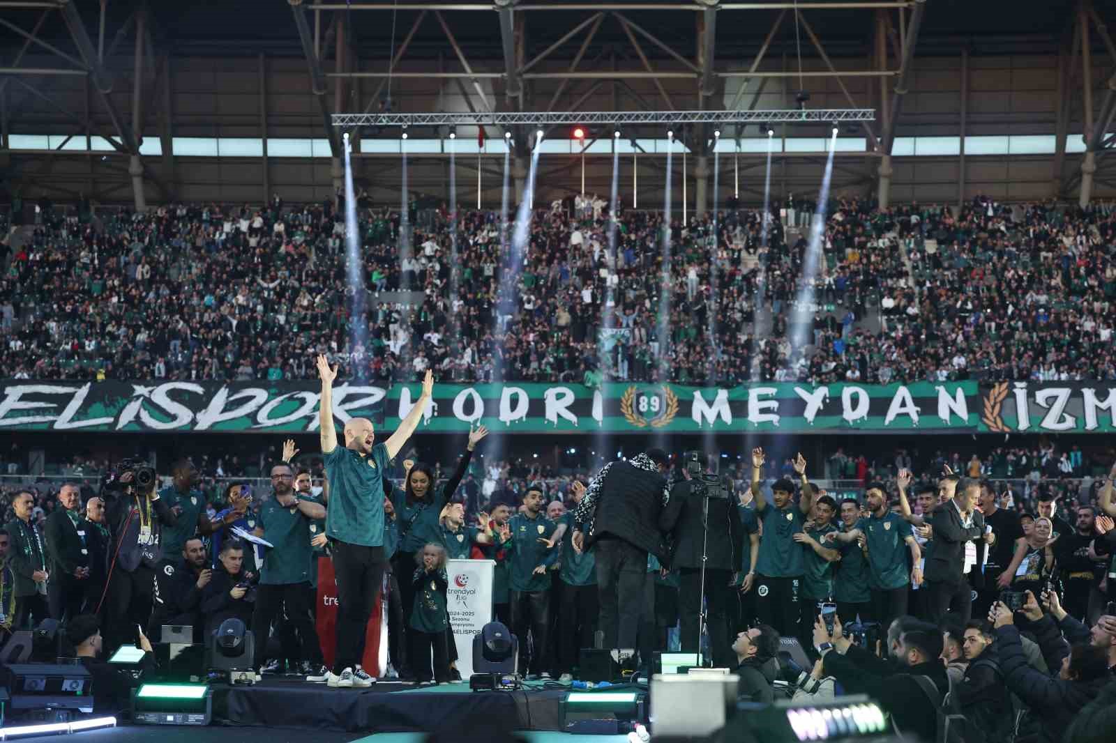 Kocaelispor, 38 maçın 21’ini kazanarak şampiyon oldu
