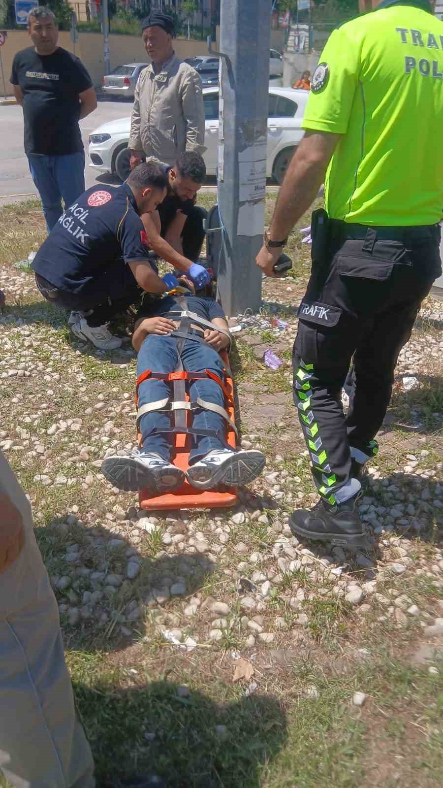 Kontrolden çıkan motosiklet kaza yaptı, sürücü yaralandı
