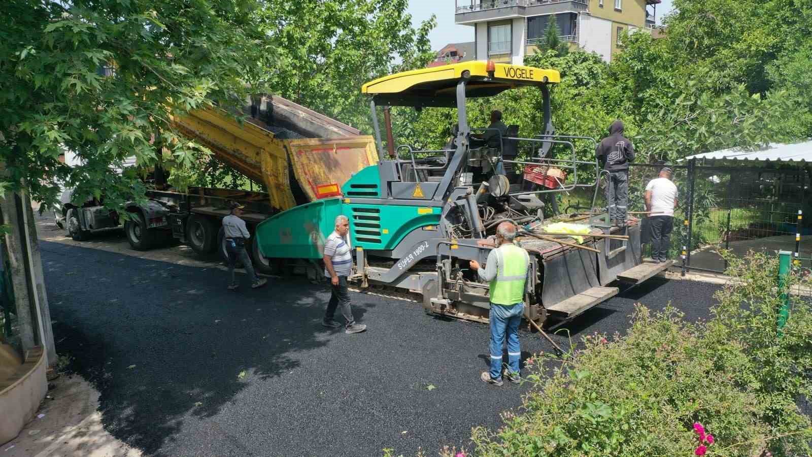Serdar Mahallesi’nde sıcak asfalt çalışmalarında son aşamaya gelindi
