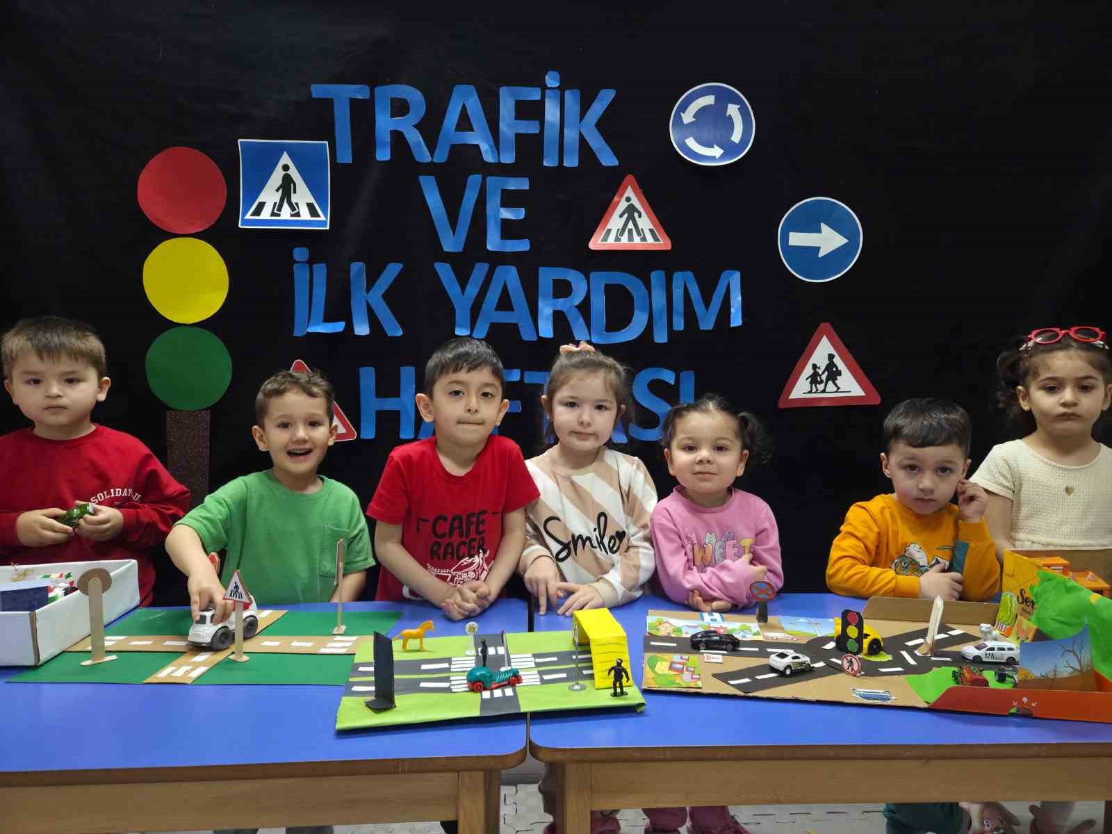 Trafik kurallarını eğlenerek öğrendiler
