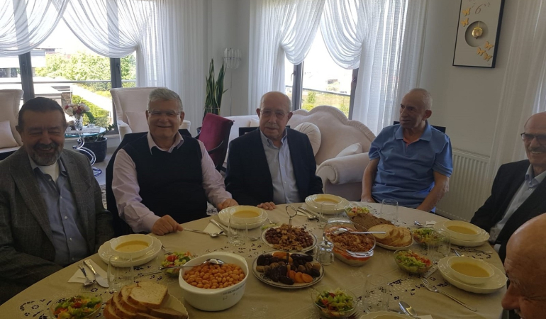 Eski Dostlar’dan İsmet Kaya’ya ziyaret