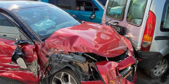 Kimsenin burnunun kanamadığı TEM’deki kazada 8 araç birbirine girdi