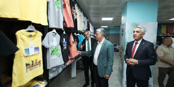 Sevgi Mağazası bayram öncesi çocukların yüzünü güldürüyor