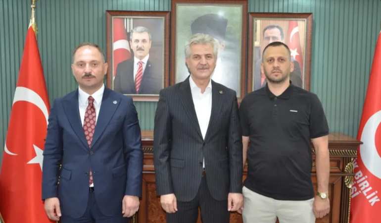 Derince Alperen Ocakları’nda Yeni Başkan Uğur Erenoğlu