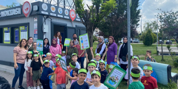 Derince’de atık avcıları iş başında