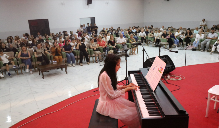 Derince’de genç yetenekler sahne aldı