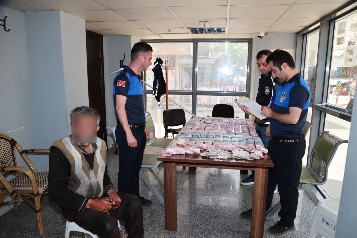 Dilencinin üzerinden 20 bin TL çıktı, zabıta bile şaştı kaldı