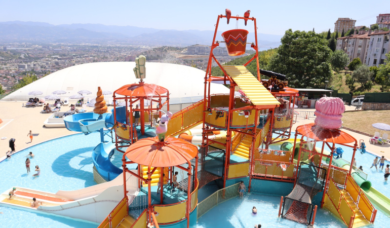 İzmit Belediyesi Aquapark’ı yoğun ilgiyle açıldı