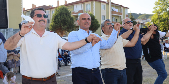 Başkan Söğüt önce cirit attı sonra halay çekti