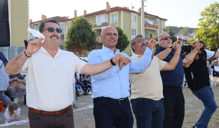 Başkan Söğüt önce cirit attı sonra halay çekti