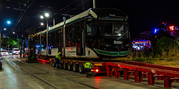 7.tramvay da raylarla buluştu