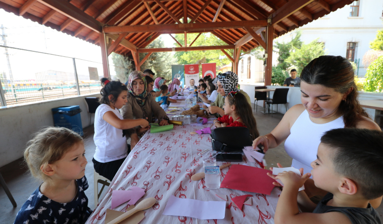 Çocuklar hayal gücünü atölyelerde keşfediyor