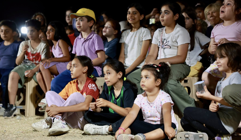 Derince’de çocuklar hem eğleniyor hem öğreniyor