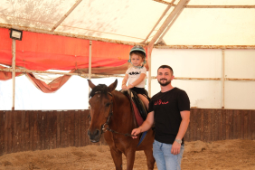 Minik biniciler at sevgisiyle büyüyor (3) (Büyük)