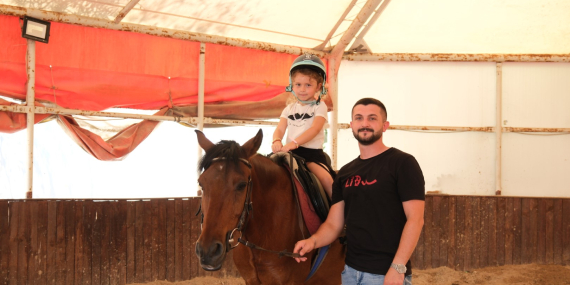 Minik biniciler at sevgisiyle büyüyor