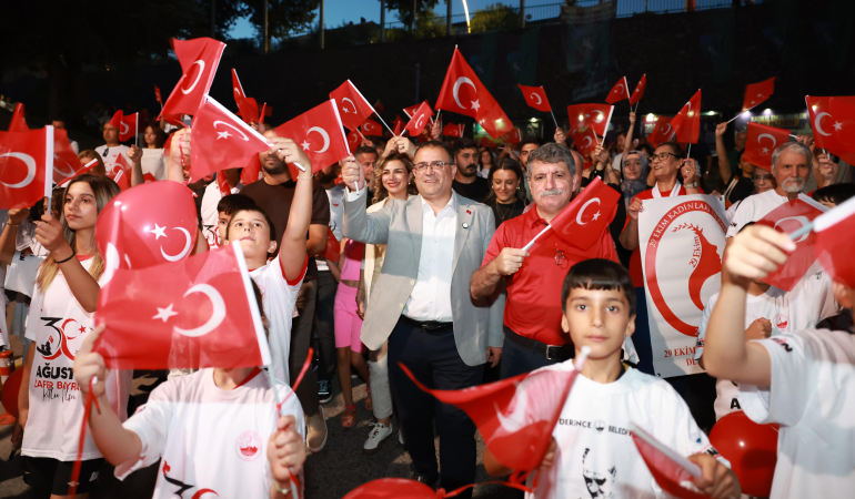 DERİNCE’DE 30 AĞUSTOS’A YAKIŞIR KUTLAMA