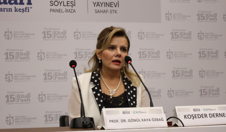Özbağ: “Kalabalıklar içinde yalnızlaşıyoruz”