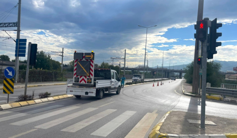 Salim Dervişoğlu Caddesi’nde sonbahar budaması