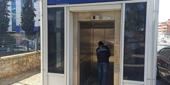 Gebze bölgesinde üst geçit asansörleri pırıl pırıl