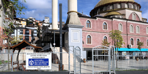 Büyükşehir, İzmit Başaran Camii Meydanı’nı yeniledi