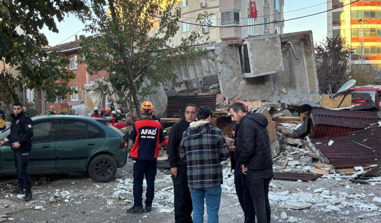 Gebze’de 5 Katlı Bina Çöktü