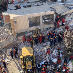 GEBZE'DE ÇÖKEN BİNADA ENKAZ ALTINDA KALAN AİLE FERTLERİNİN KİMLİKLERİ BELLİ OLDU