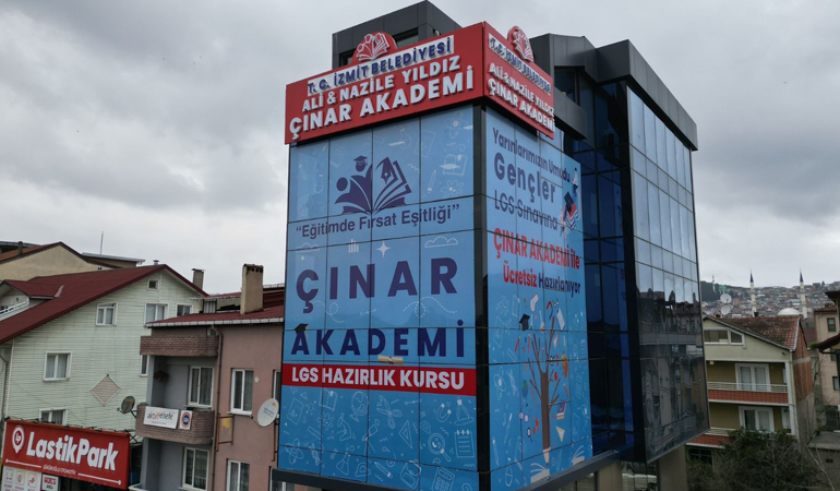 İzmit Belediyesi YKS ve LGS için kitap alıyor!