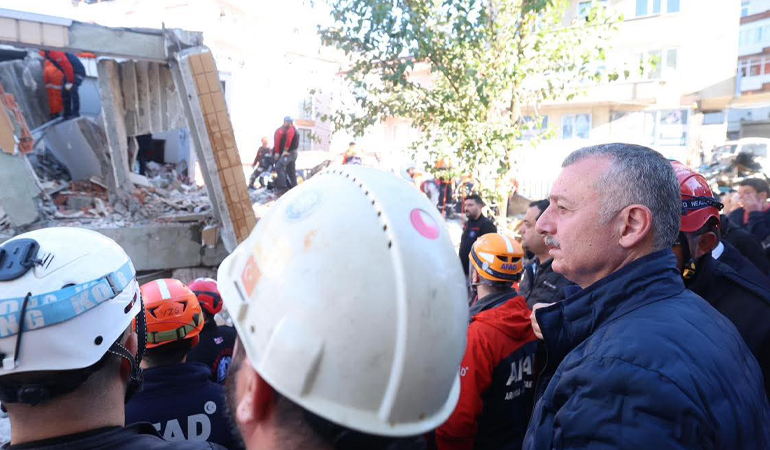 Gebze’deki enkazda kritik çalışma: Büyükakın’dan ilk bilgi