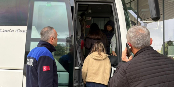 Başkan Sezer duyurdu: Üniversite öğrencilerine ücretsiz ulaşım