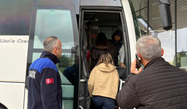 Başkan Sezer duyurdu: Üniversite öğrencilerine ücretsiz ulaşım