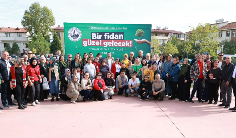 Bir fidan güzel gelecek