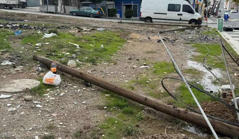 Çayırova’da lağım hattı patladı