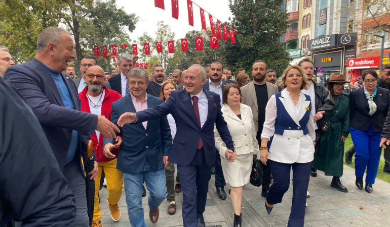 CHP’de coşkulu yürüyüş: Arcan’a yoğun destek