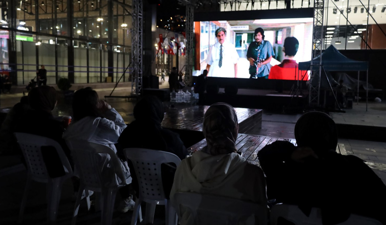 Kitap Fuarı’nda sinema keyfi sürüyor