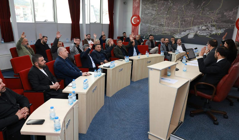 Derince meclisinde bütçe gerilimi: “Halkın cebine dokunan sadece zam!”