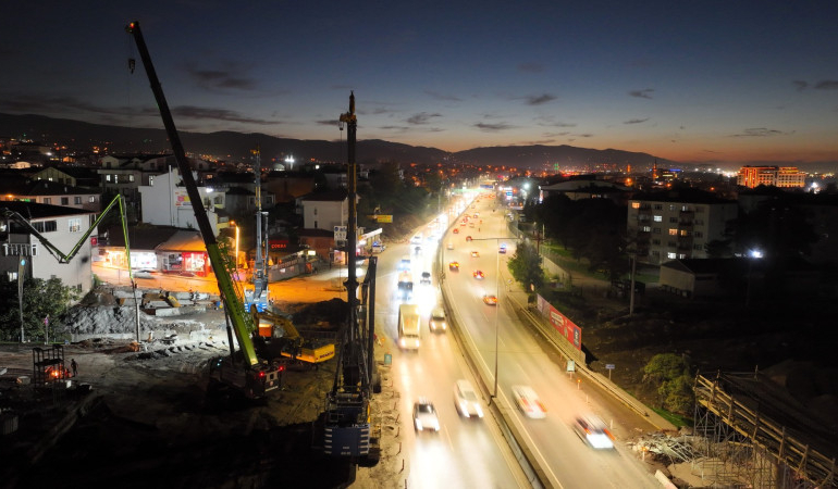 Başiskele Kavşak Projesi’nde ışıklar hiç sönmüyor