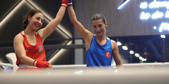 Ayşen, Riyad’da şanlı bayrağımızı göndere çekti