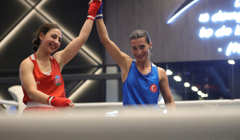 Ayşen, Riyad’da şanlı bayrağımızı göndere çekti