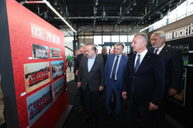 1763132746-2215372301